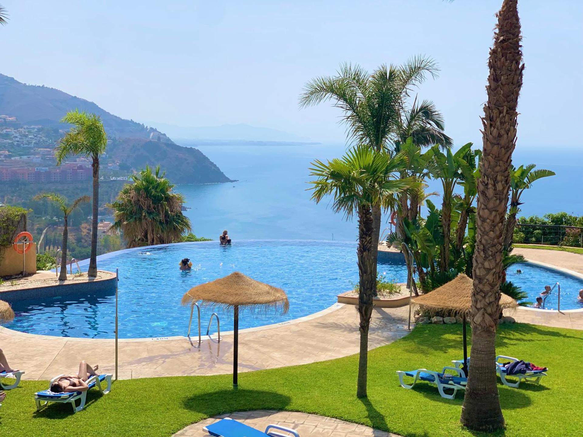 Adosado con piscina a 5 minutos de la playa
