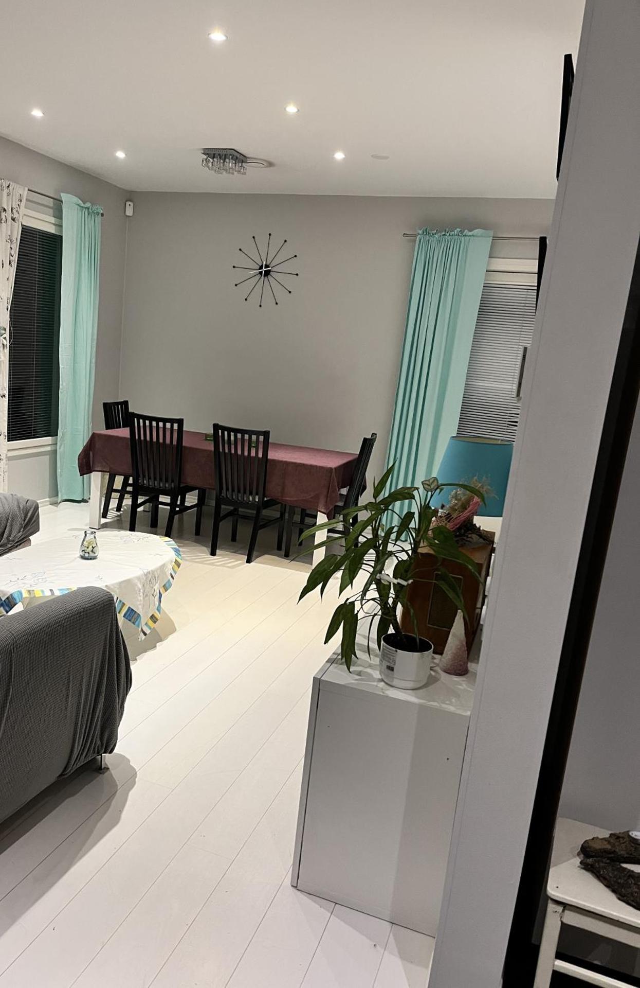 Hienoa talo porealtaalla lähellä Helsinkiä ja lentokenttää