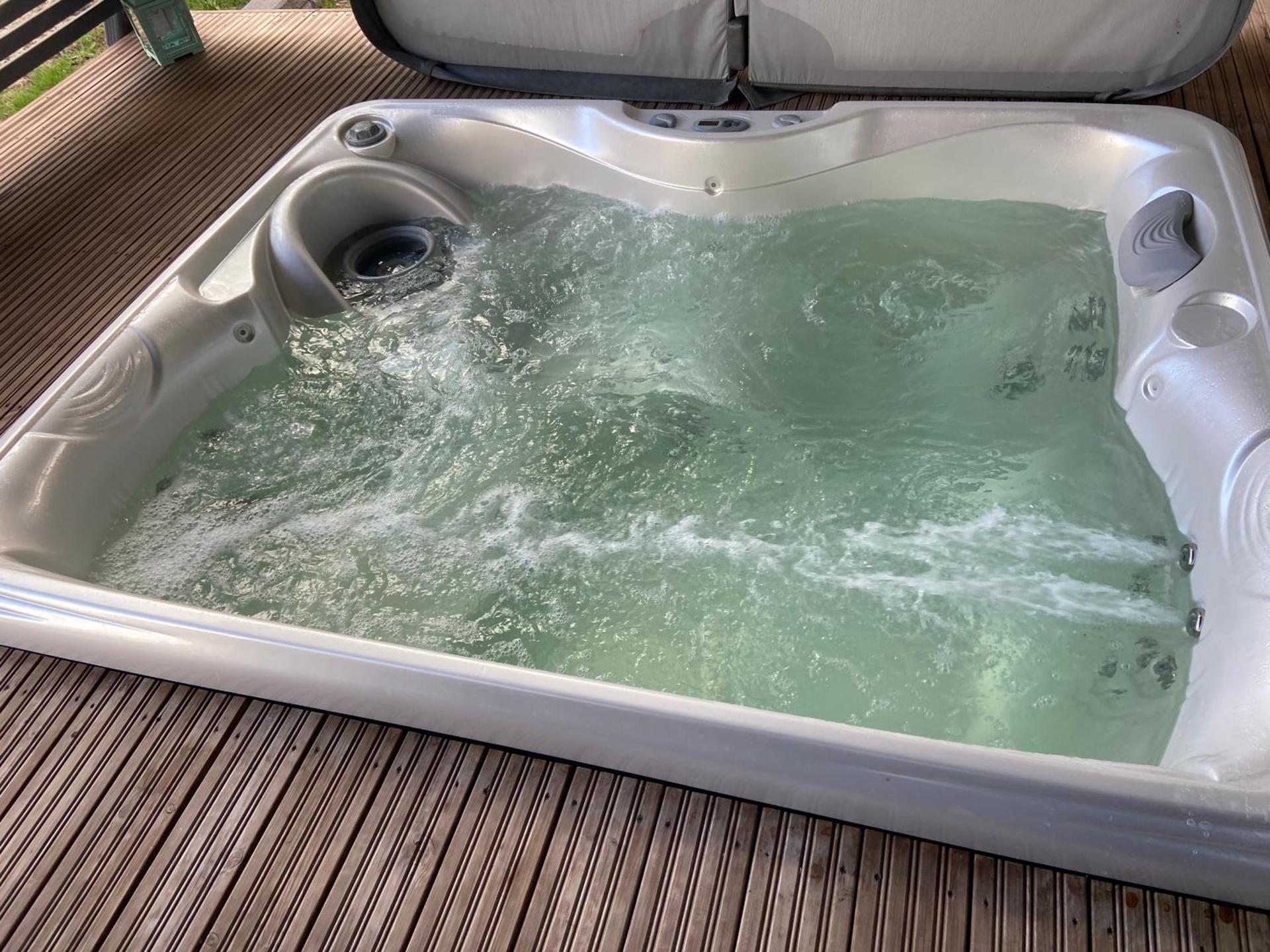 Hienoa talo porealtaalla lähellä Helsinkiä ja lentokenttää