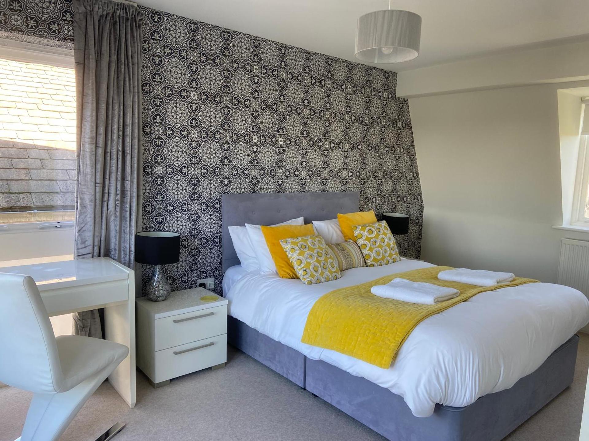 Reed Warbler - HM111 - Lower Mill Estate Penthouse Apartment with Spa Access