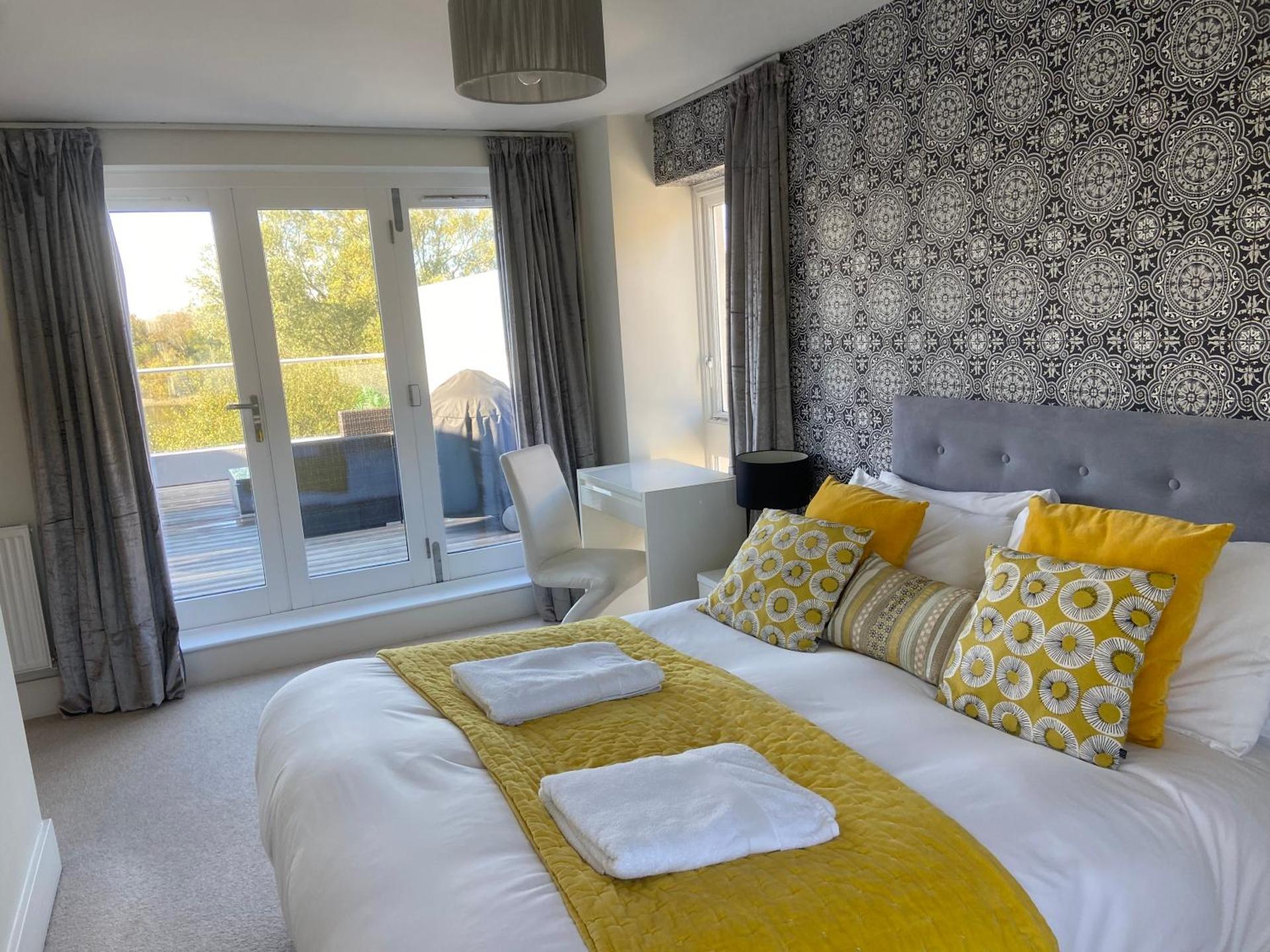 Reed Warbler - HM111 - Lower Mill Estate Penthouse Apartment with Spa Access