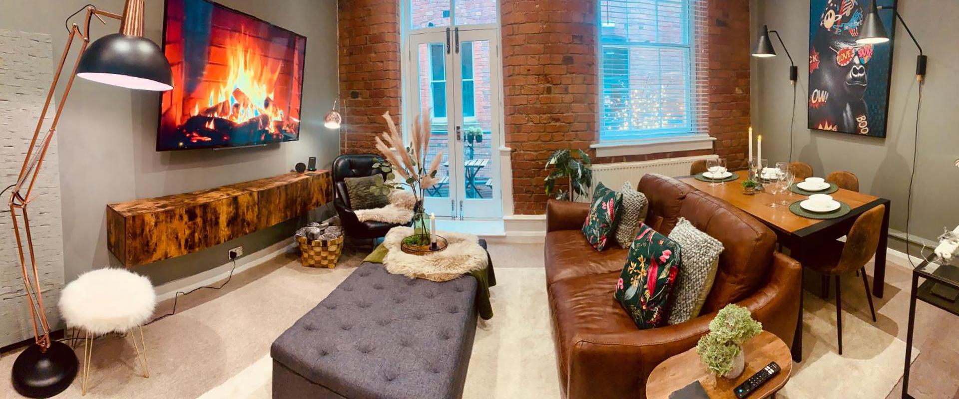 The Fifth Quarters, Grade II Listed Apartment, The Lace Market, NG1, City Centre, Nottingham, Sleeps 4