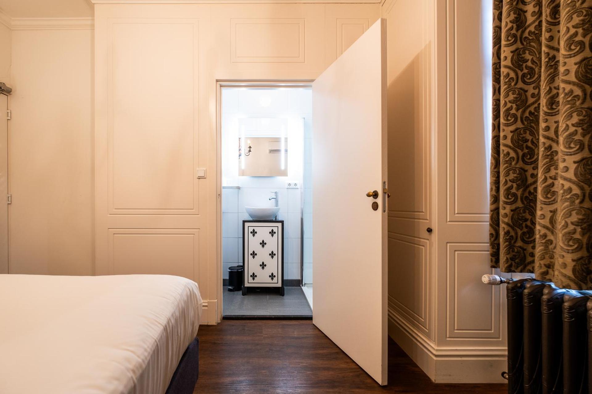 Standard Double Room with Private Bathroom