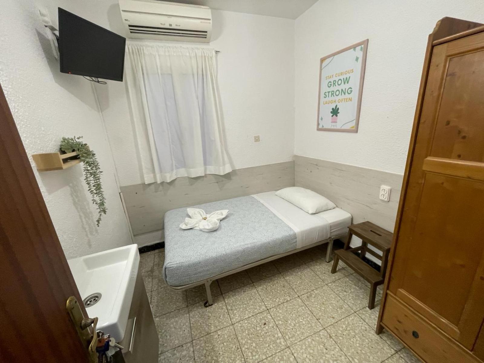 Single Room with Shared Bathroom