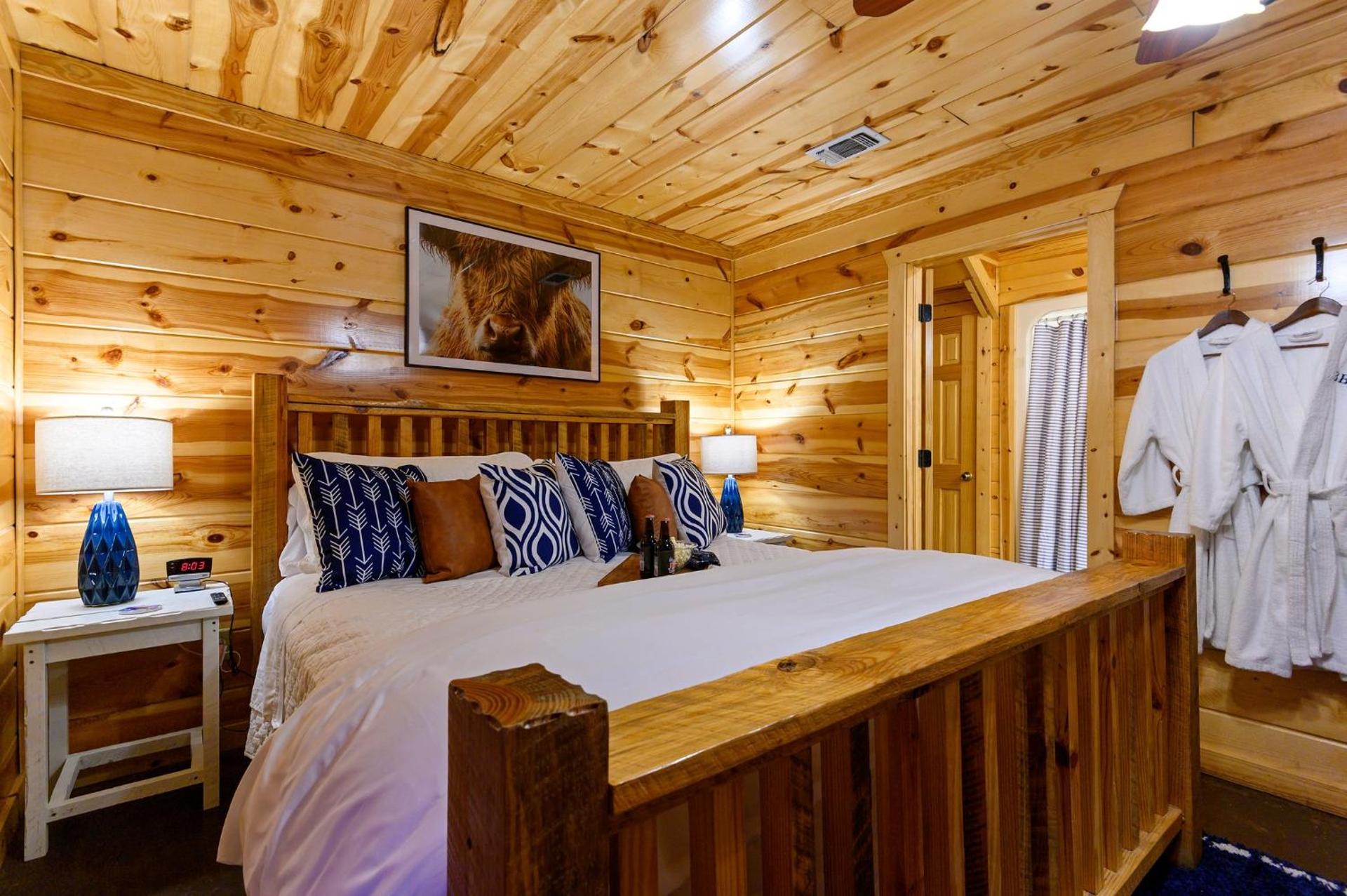 Bison Boot Lodge & Tipi - Hot Tub - Fireplace