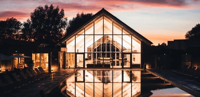 Reed Warbler - HM111 - Lower Mill Estate Penthouse Apartment with Spa Access