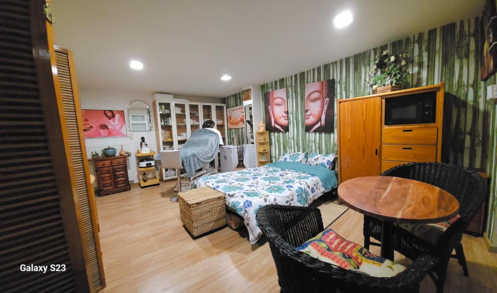 Photo of the whole room