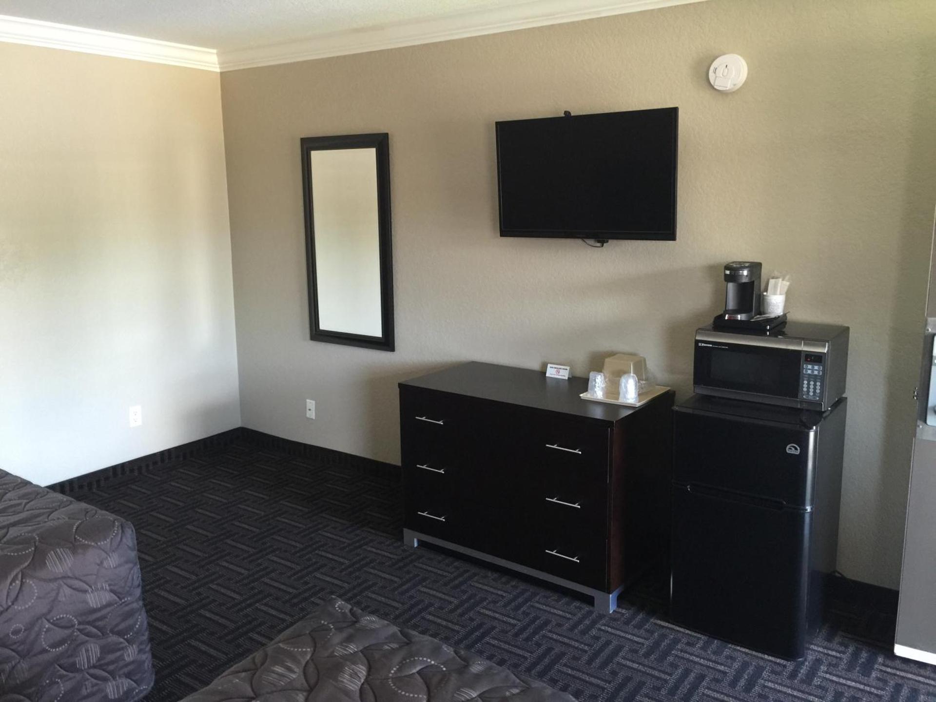 Queen Room - Non-Smoking