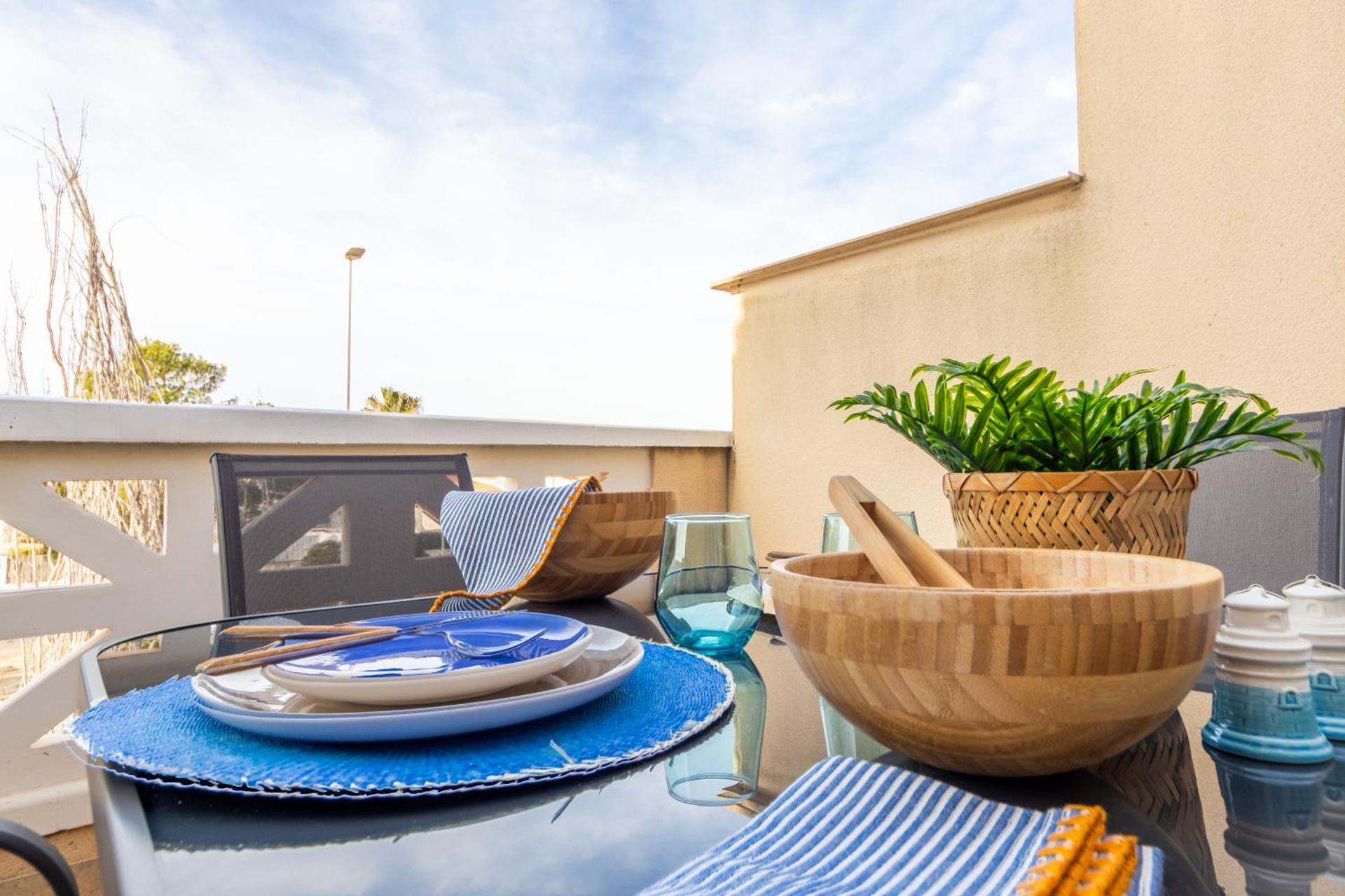 LUCKY HOLIDAY RiUMAR