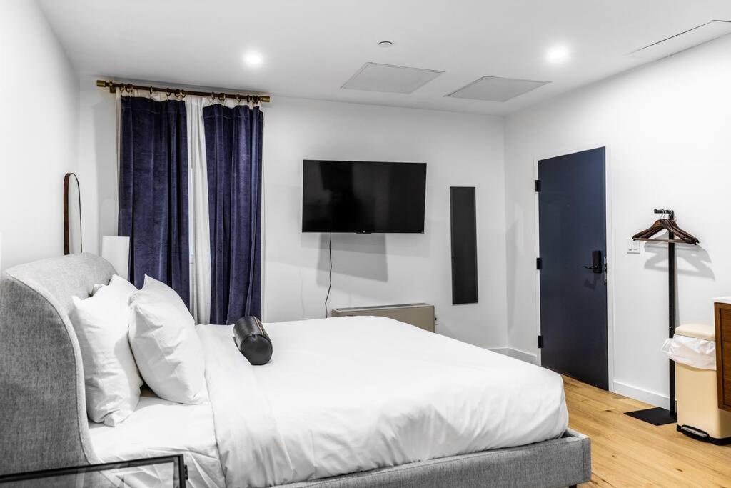 The Phenix Historic DWTN Hotel, King Bed, Room # 306