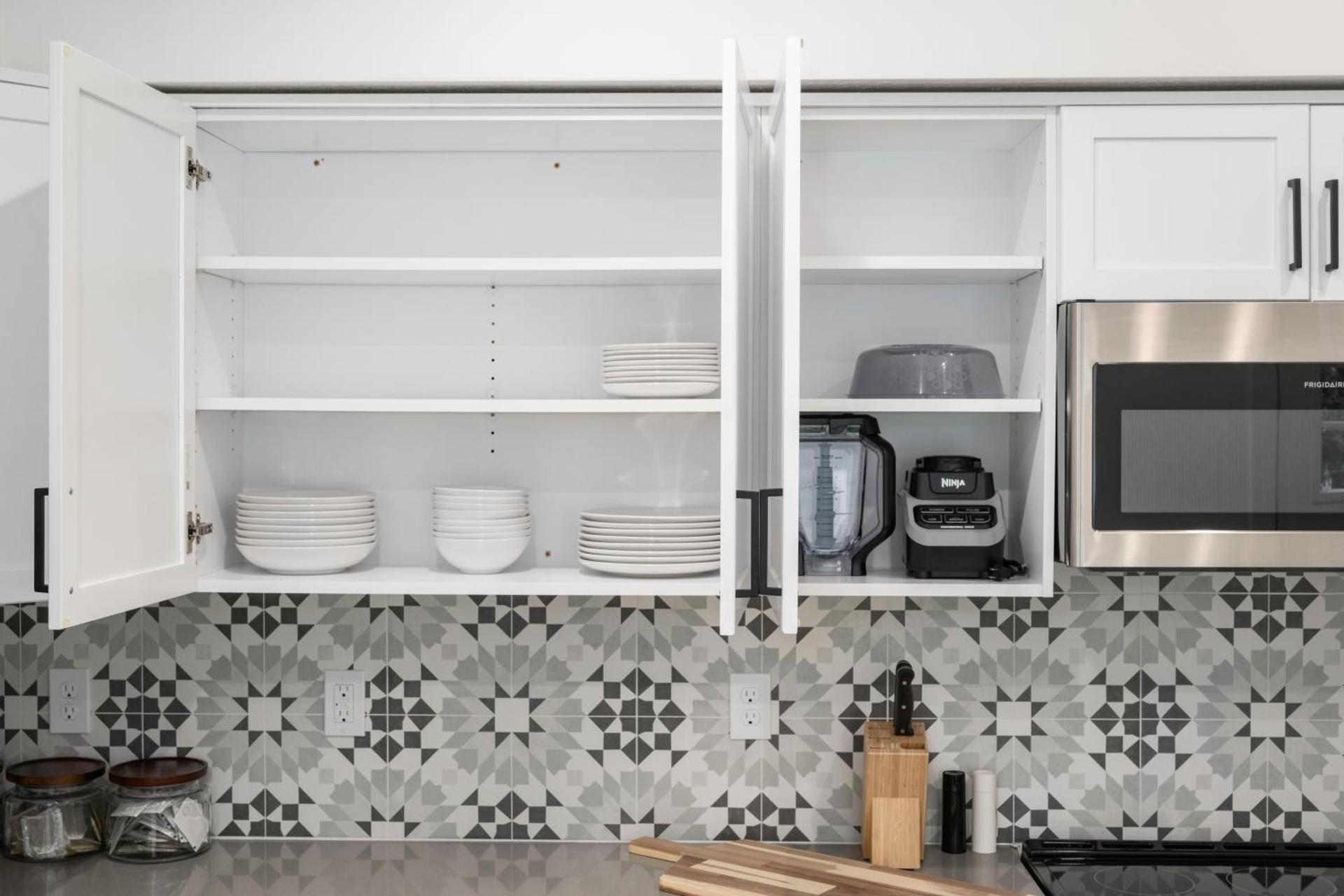 Light-Filled Modern Flat Near 25th Street Fun