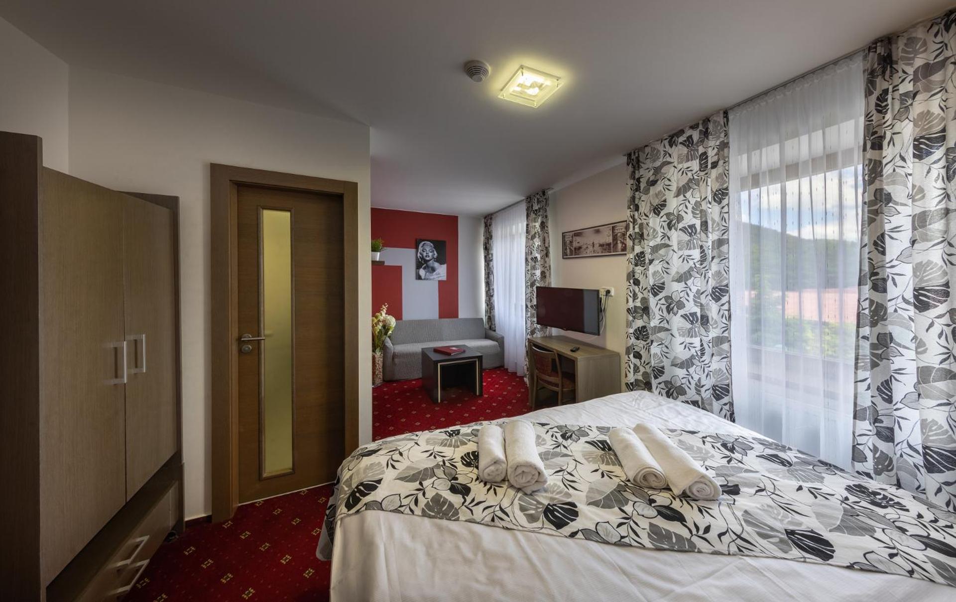 Communal lounge/ TV room