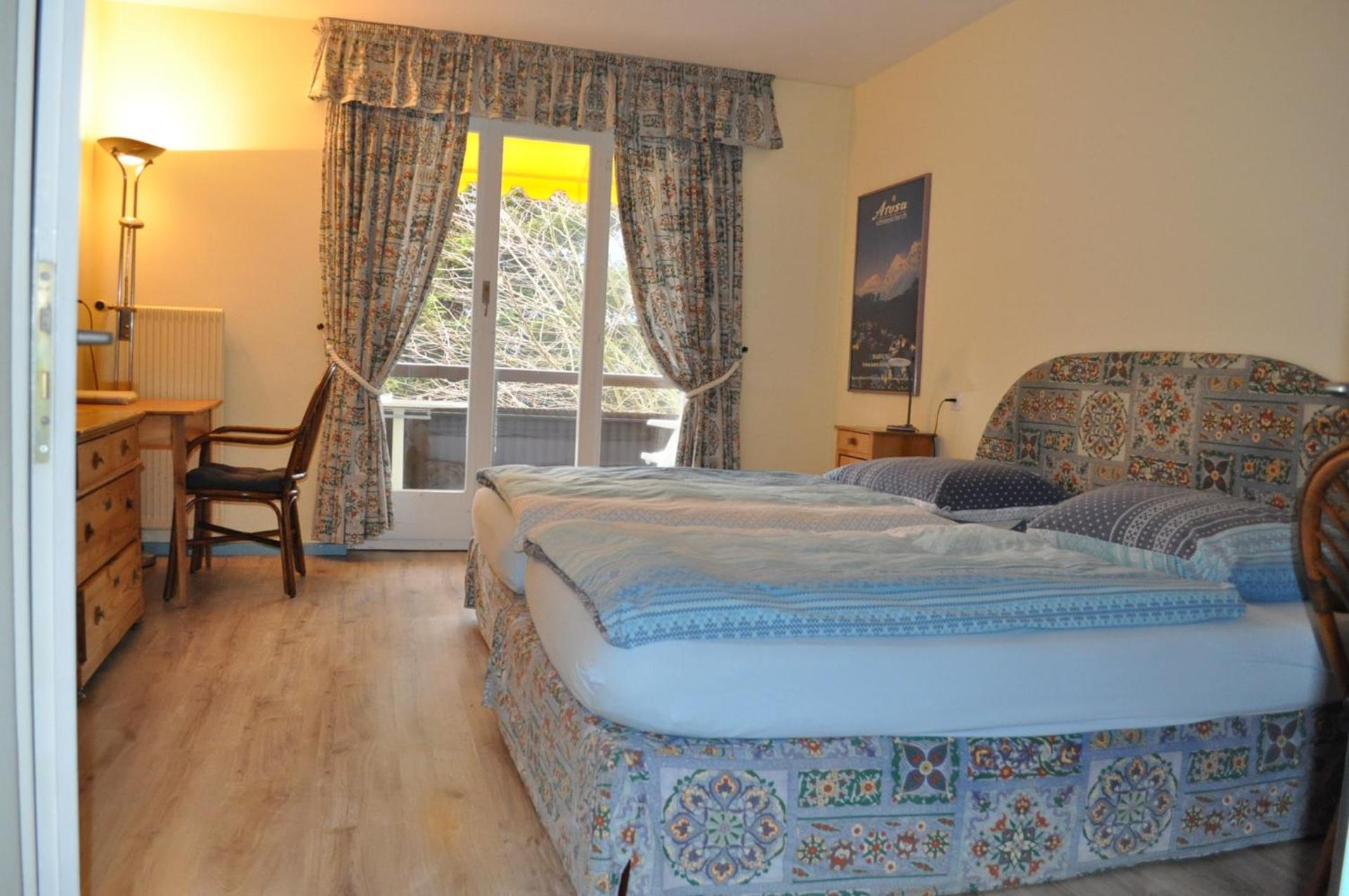 Double Room with Private Bathroom, Balcony and Lake View