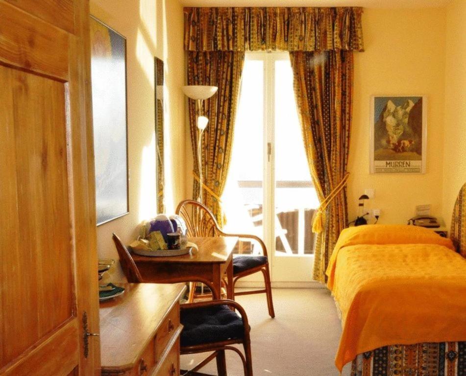 Single Room with Shared Bathroom and Lake View