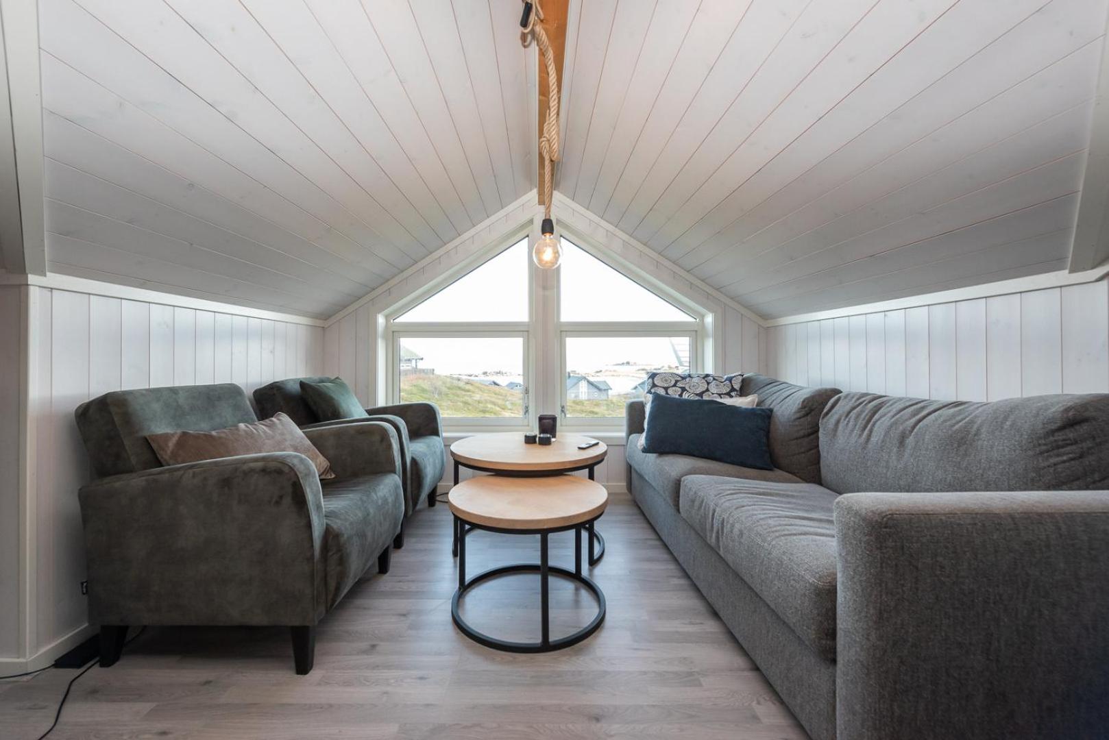 Lofoten Midnightsun Northern lights Golf Beach Horses