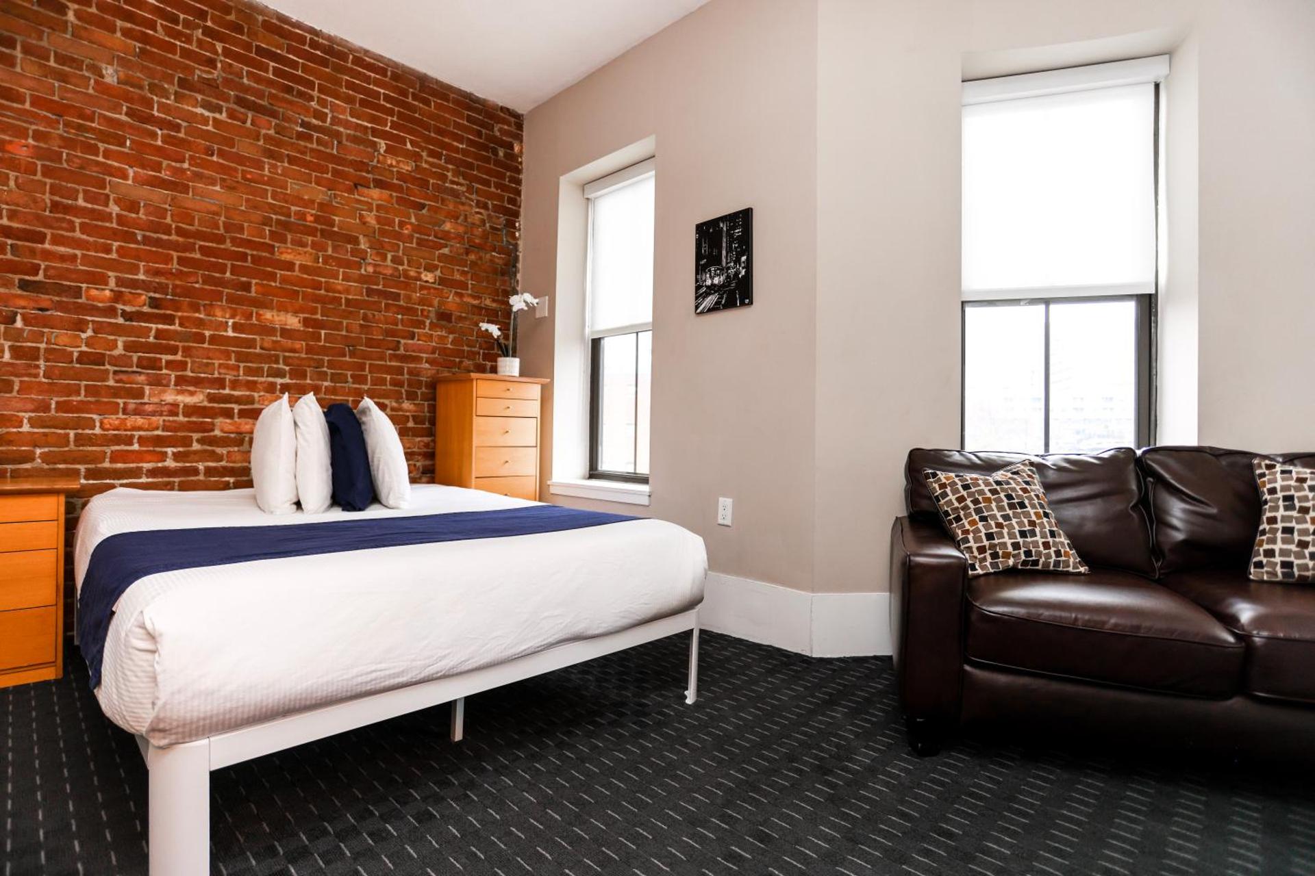 Stylish Studio in Boston Brownstone, C.Ave #21