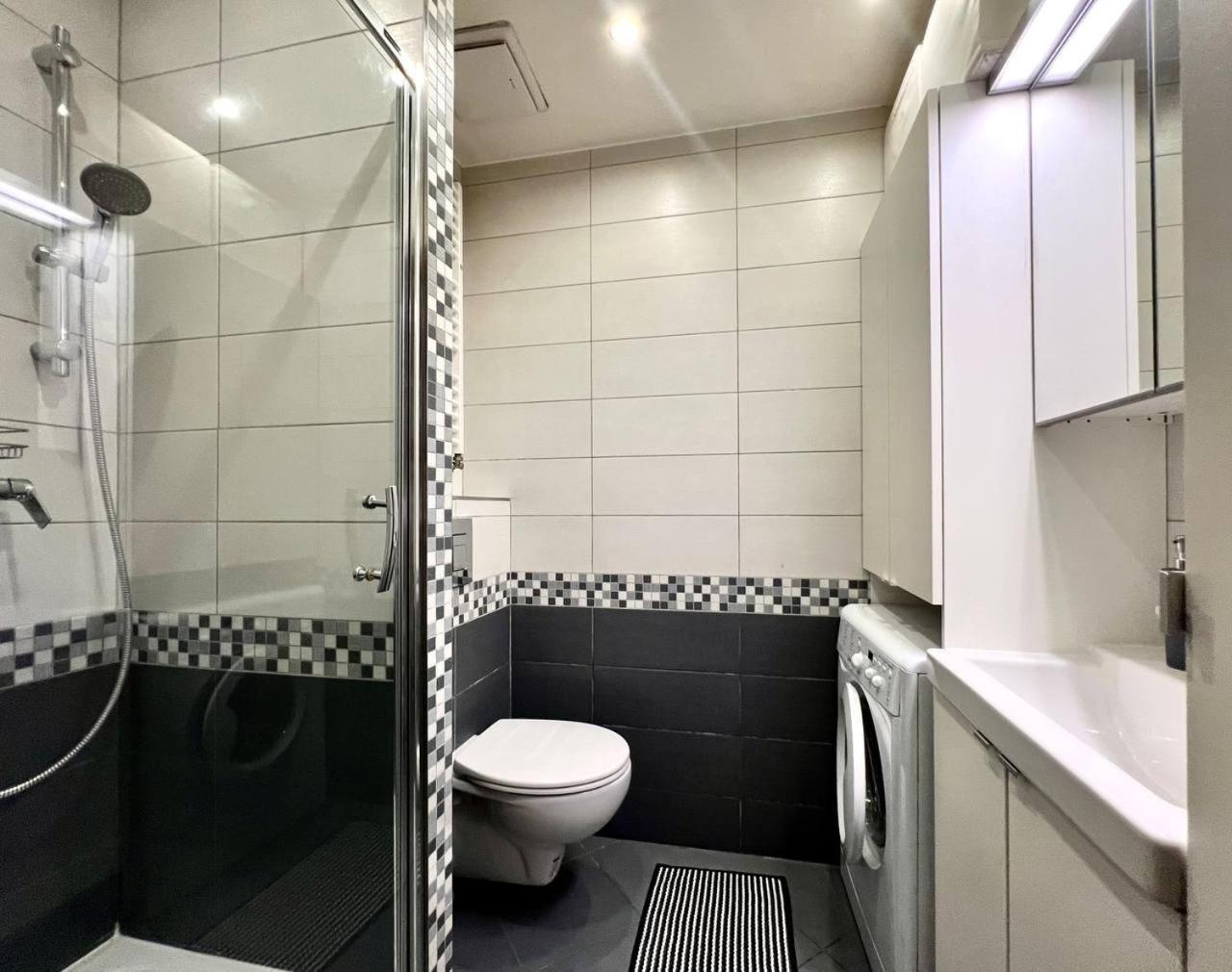 K22 Postępu 10 Chopin Airport