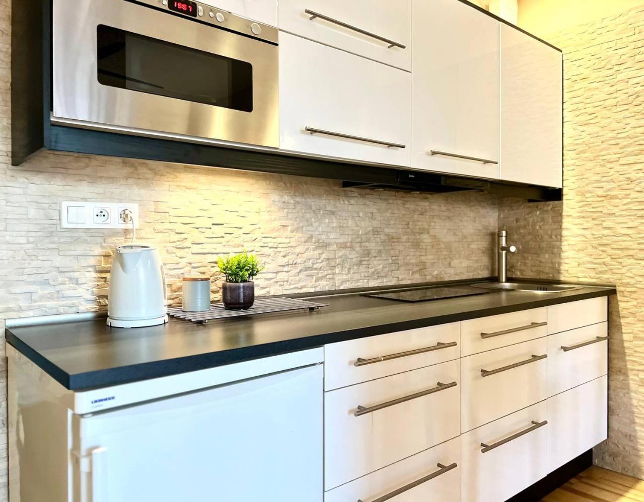 K22 Postępu 10 Chopin Airport