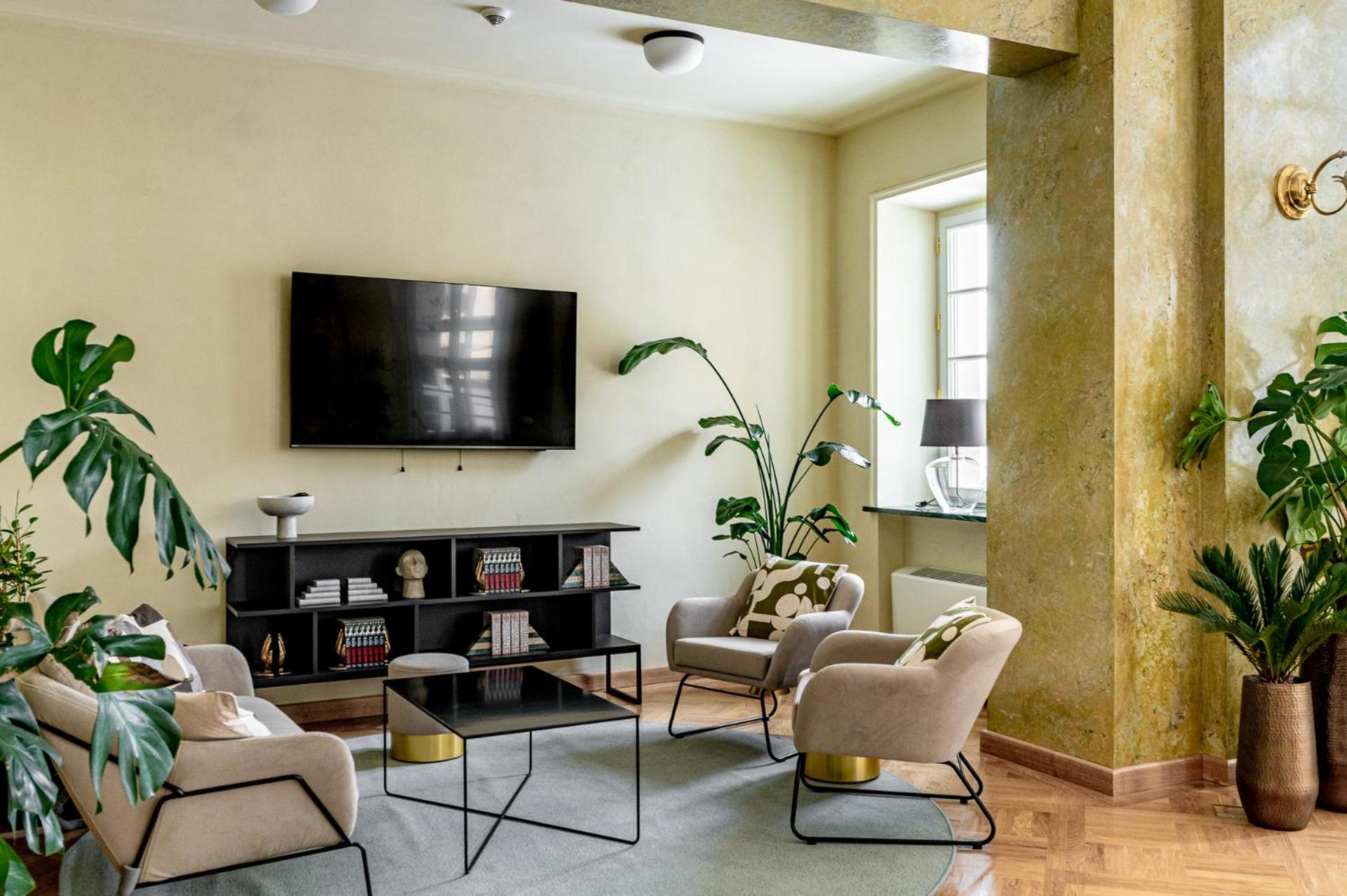 Communal lounge/ TV room