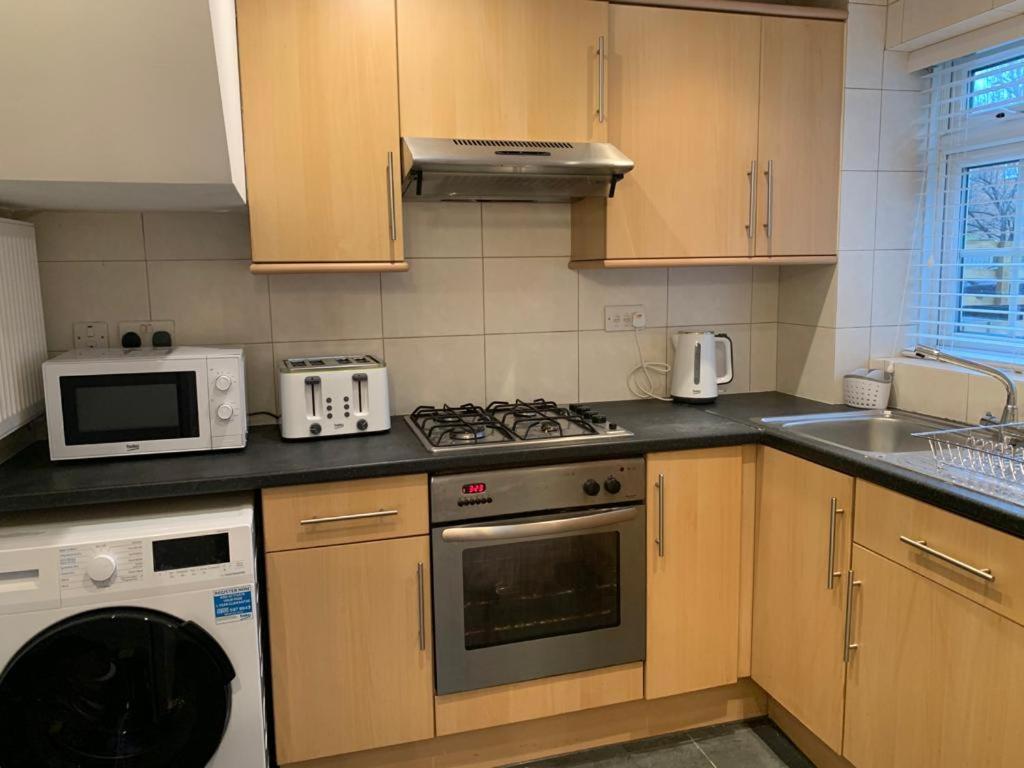 1-Bedroom Apartment in Balham with Free Parking - near Tube Station