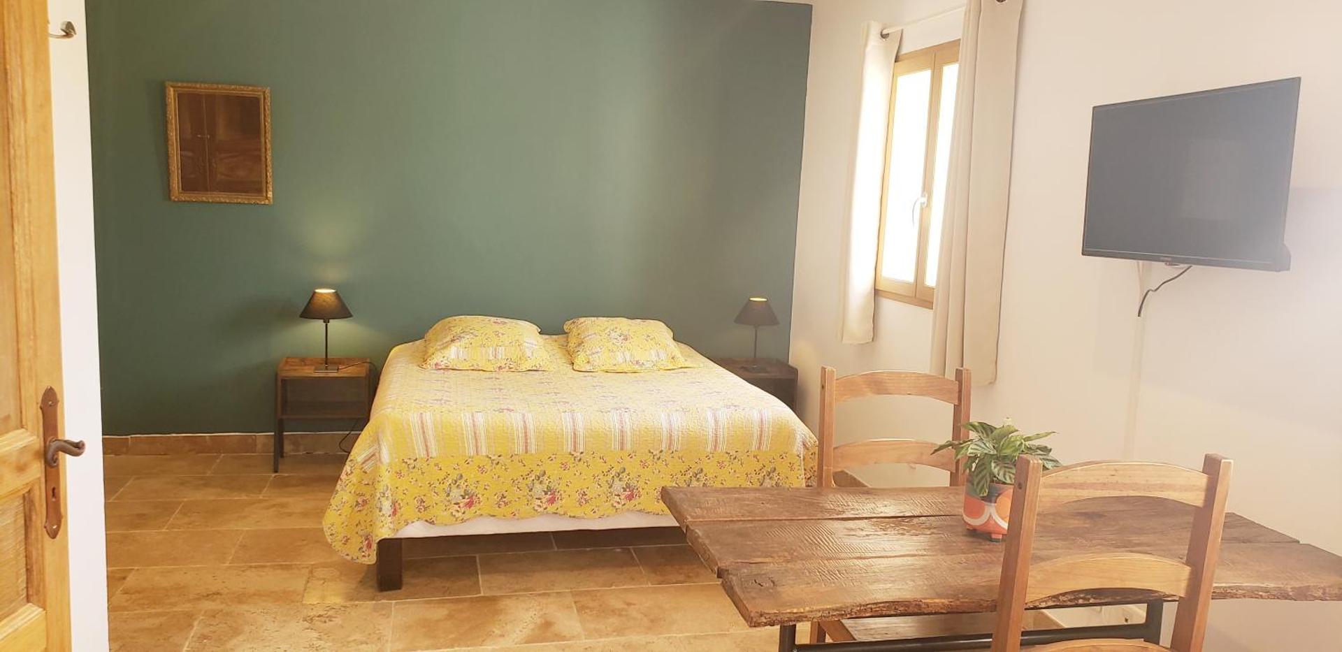 "Les Lauriers" chambre indépendante avec terrasse privée