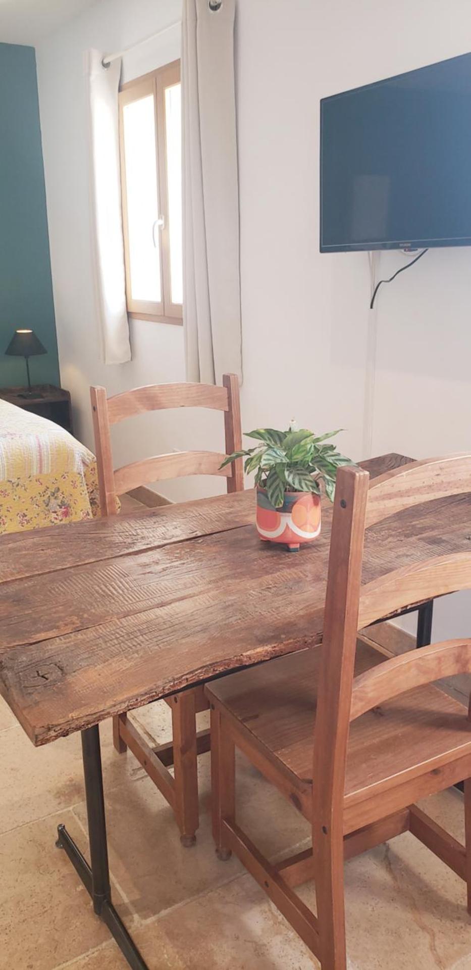 "Les Lauriers" chambre indépendante avec terrasse privée