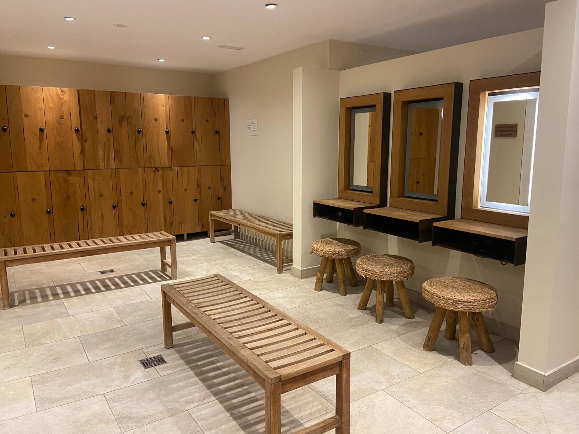 Reed Warbler - HM111 - Lower Mill Estate Penthouse Apartment with Spa Access