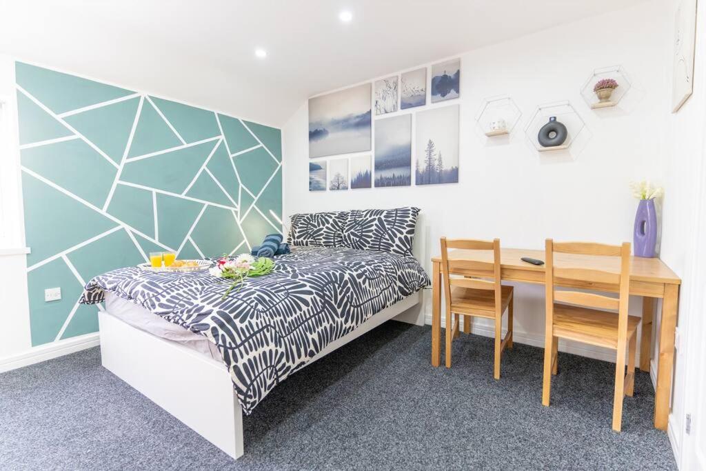 Stylish Studio in Moseley Village