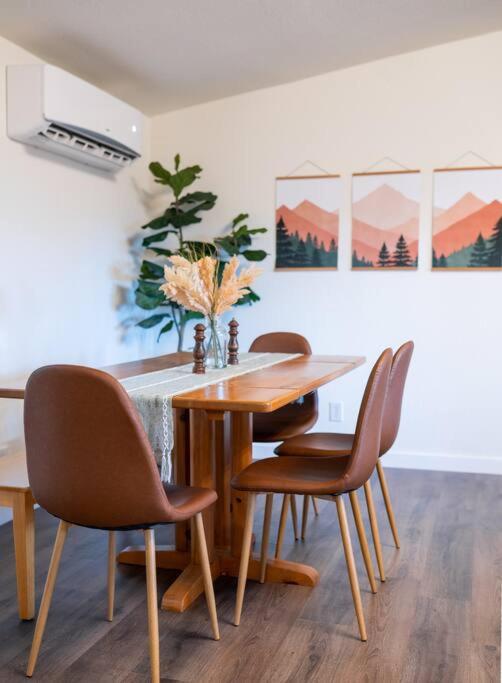 Modern Mountain Cabin - Spectacular Views at 3100 ft