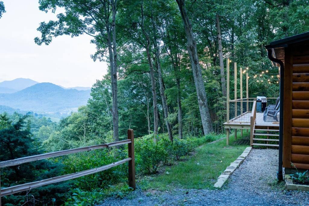Modern Mountain Cabin - Spectacular Views at 3100 ft