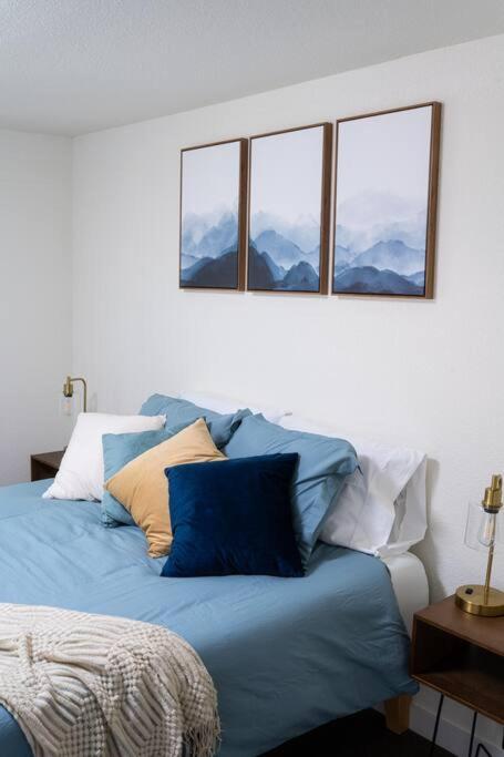 Modern Mountain Cabin - Spectacular Views at 3100 ft