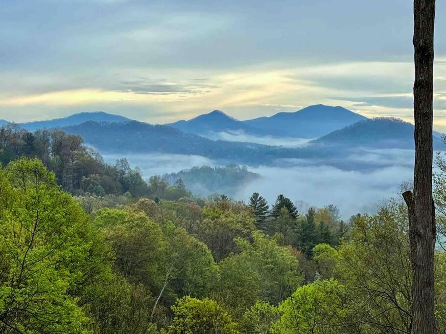 Modern Mountain Cabin - Spectacular Views at 3100 ft