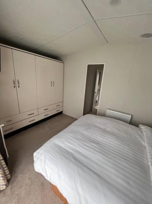 Cosy family farm static caravan