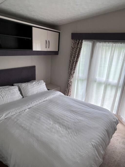 Cosy family farm static caravan