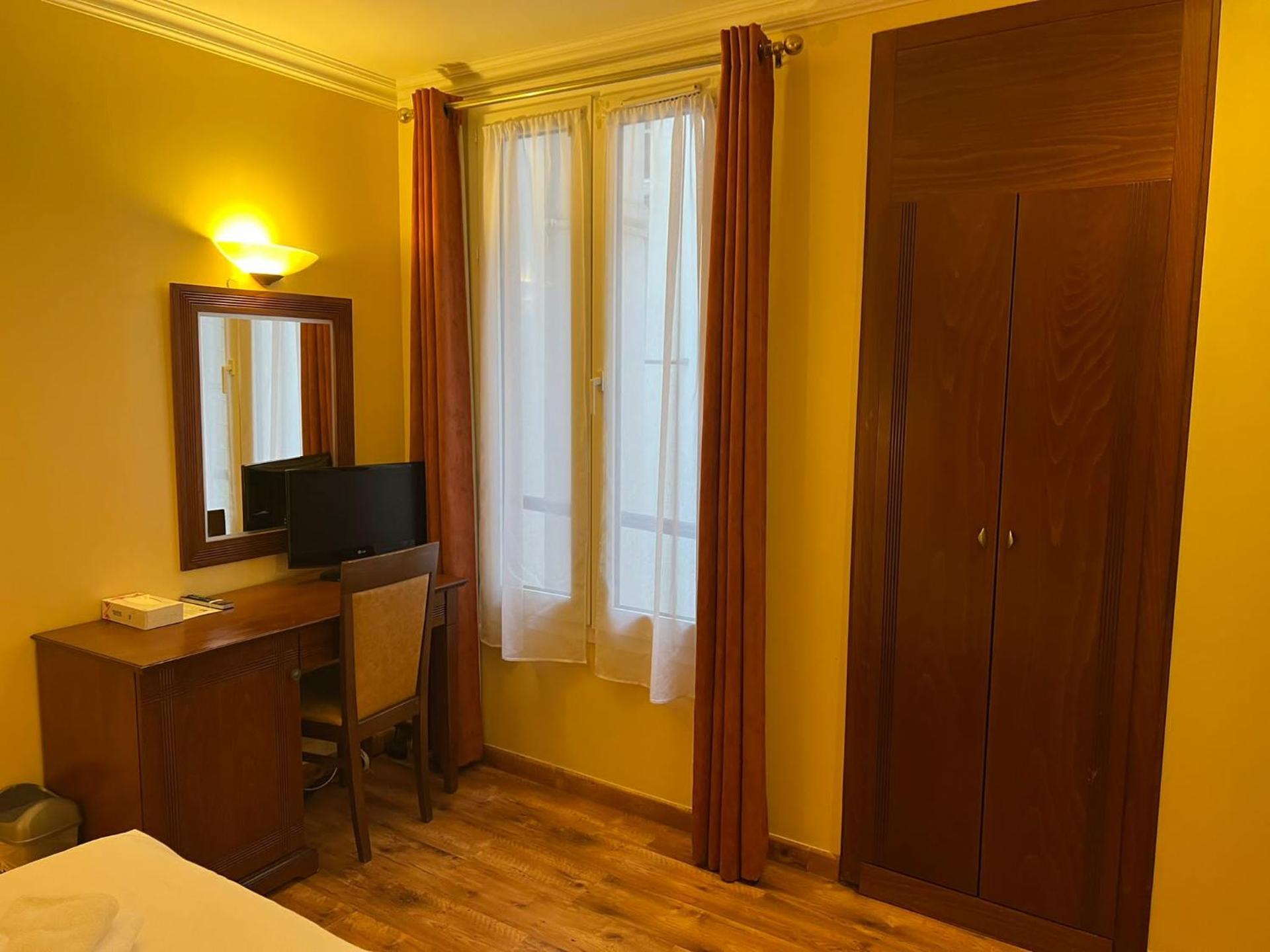 Photo of the whole room