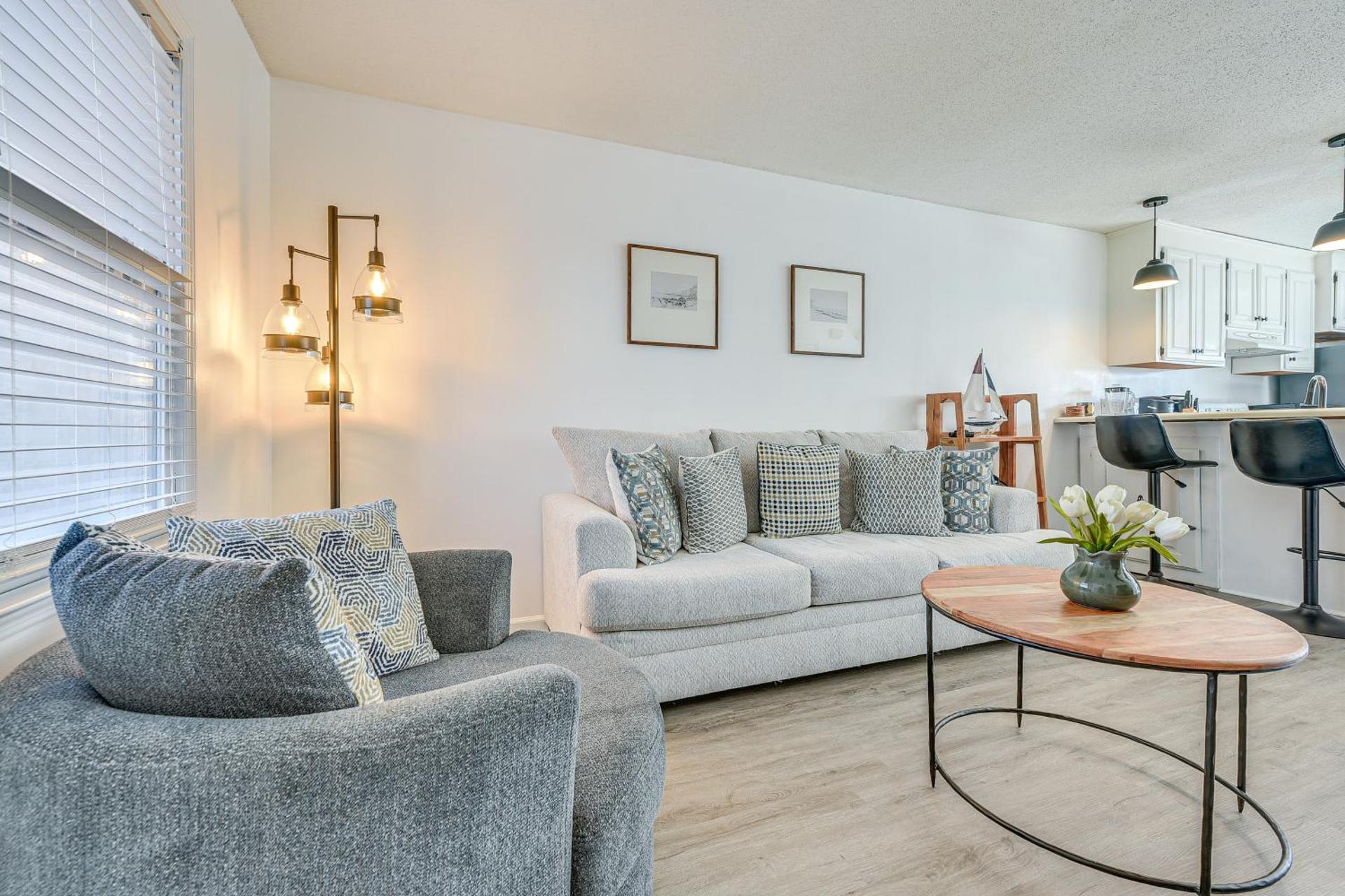 1 Mi to Beach Cozy Grand Strand Townhome!