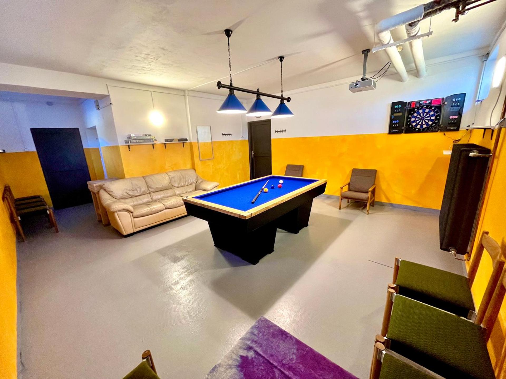 Communal lounge/ TV room