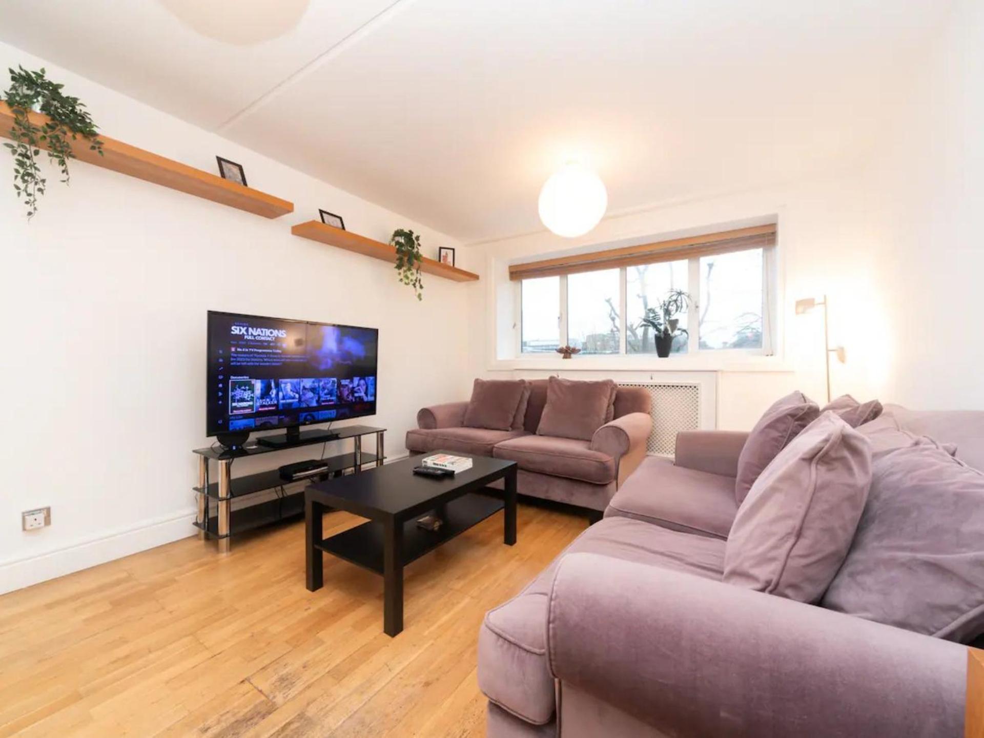 Communal lounge/ TV room