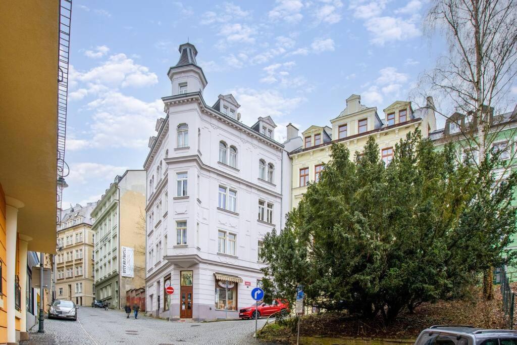 Věžička u Vřídla (Tower apartment in centre)