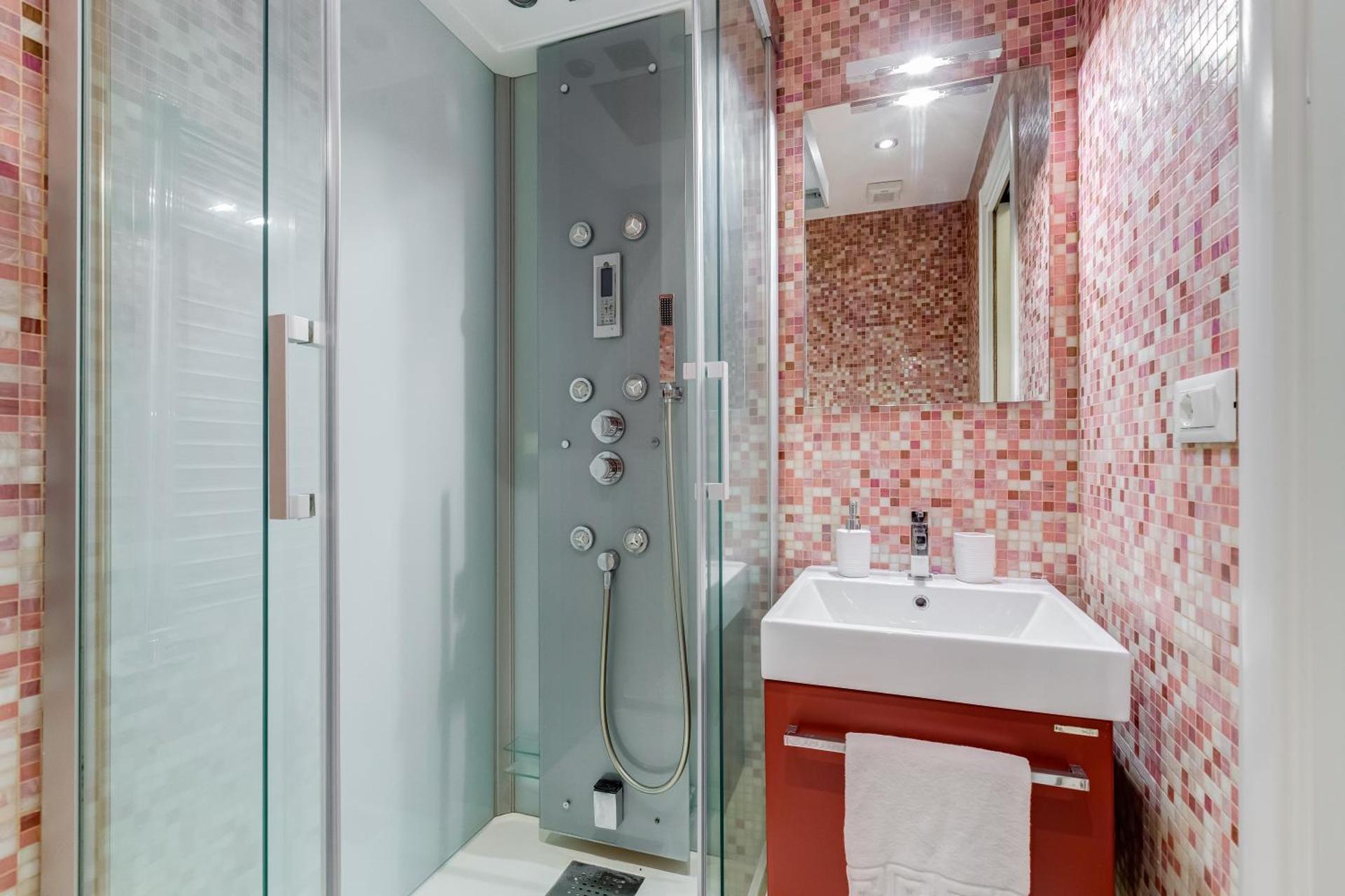 Classy 2-bdr in Termini district