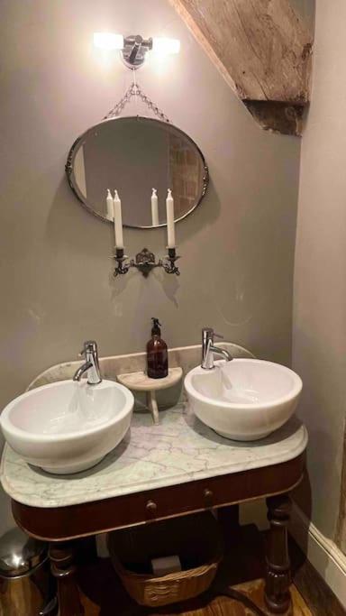 Large 4 bed house in Malmesbury, great for big families