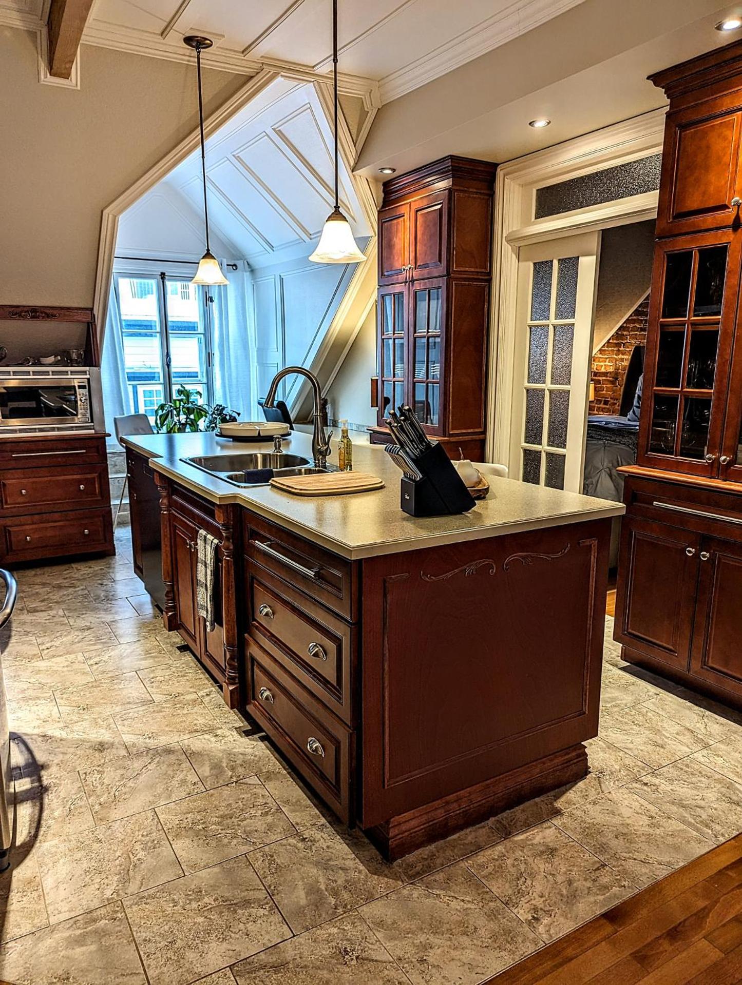 Kitchen or kitchenette