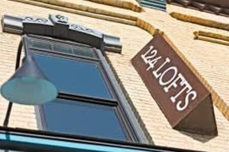 Hip Urban Loft - Small Town Charm - 124 LOFTS #1