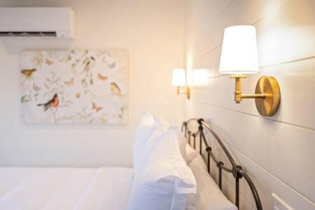 Downtown Luxury Farmhouse Apartment #4