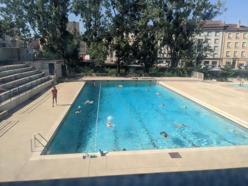 Renovated 2-Bed Apartment 2 min from Lyon