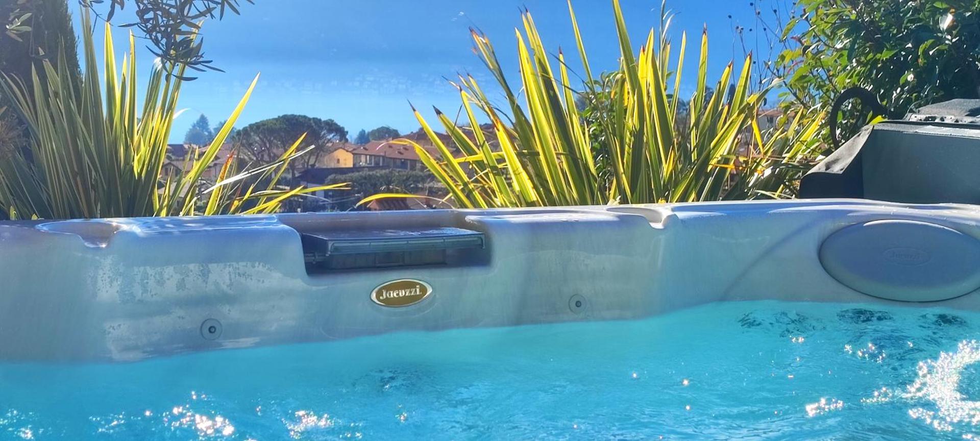 Magic Garden with Jacuzzi-Pool and Luxury Lake Como view