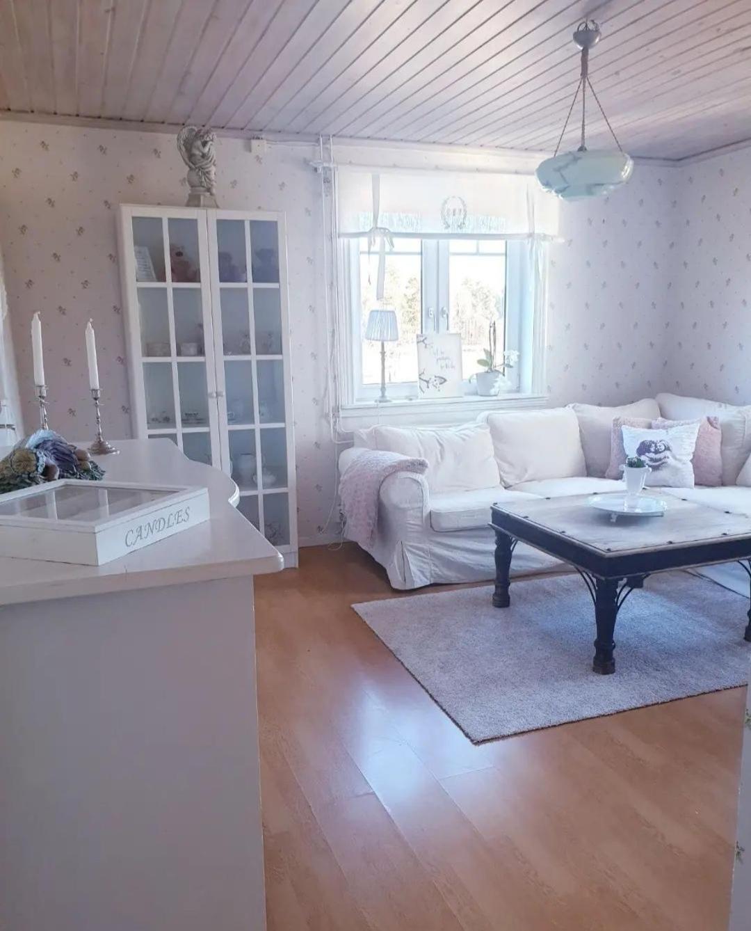 Höhällets Lantliga Rum