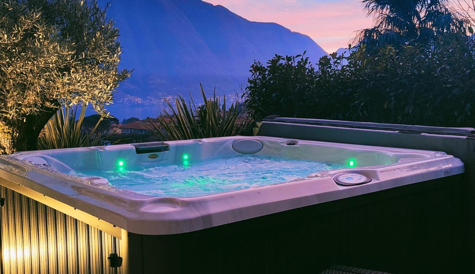 Magic Garden with Jacuzzi-Pool and Luxury Lake Como view