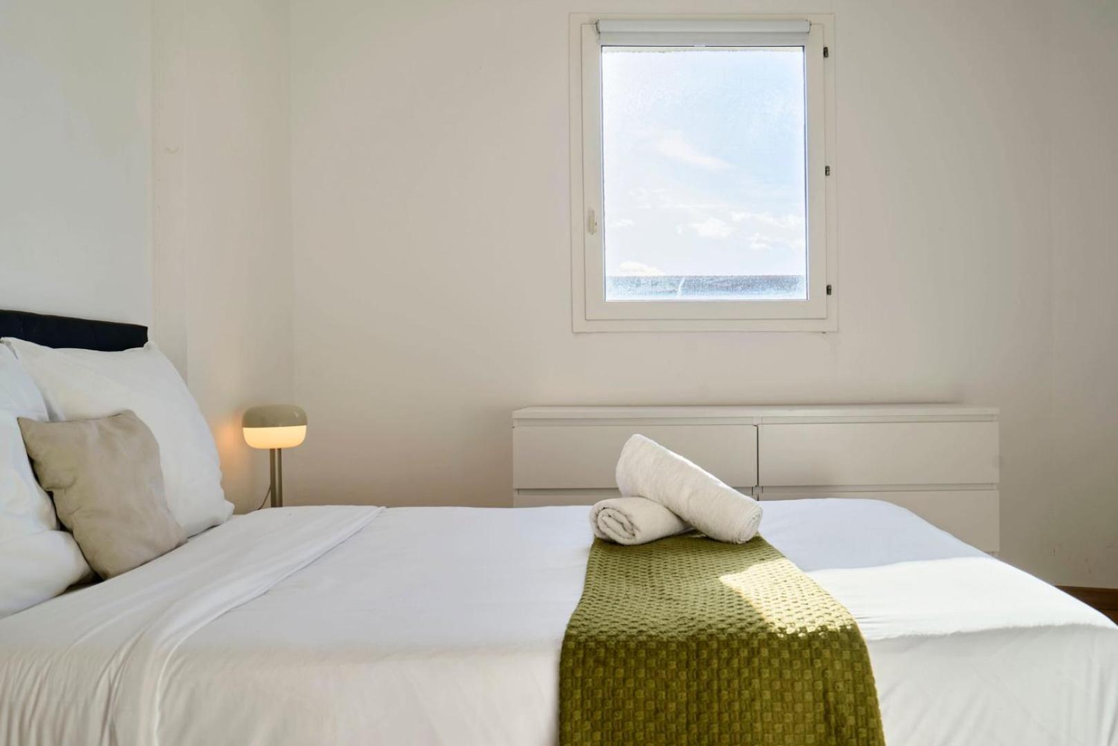 Bright apartment in hypercenter with parking