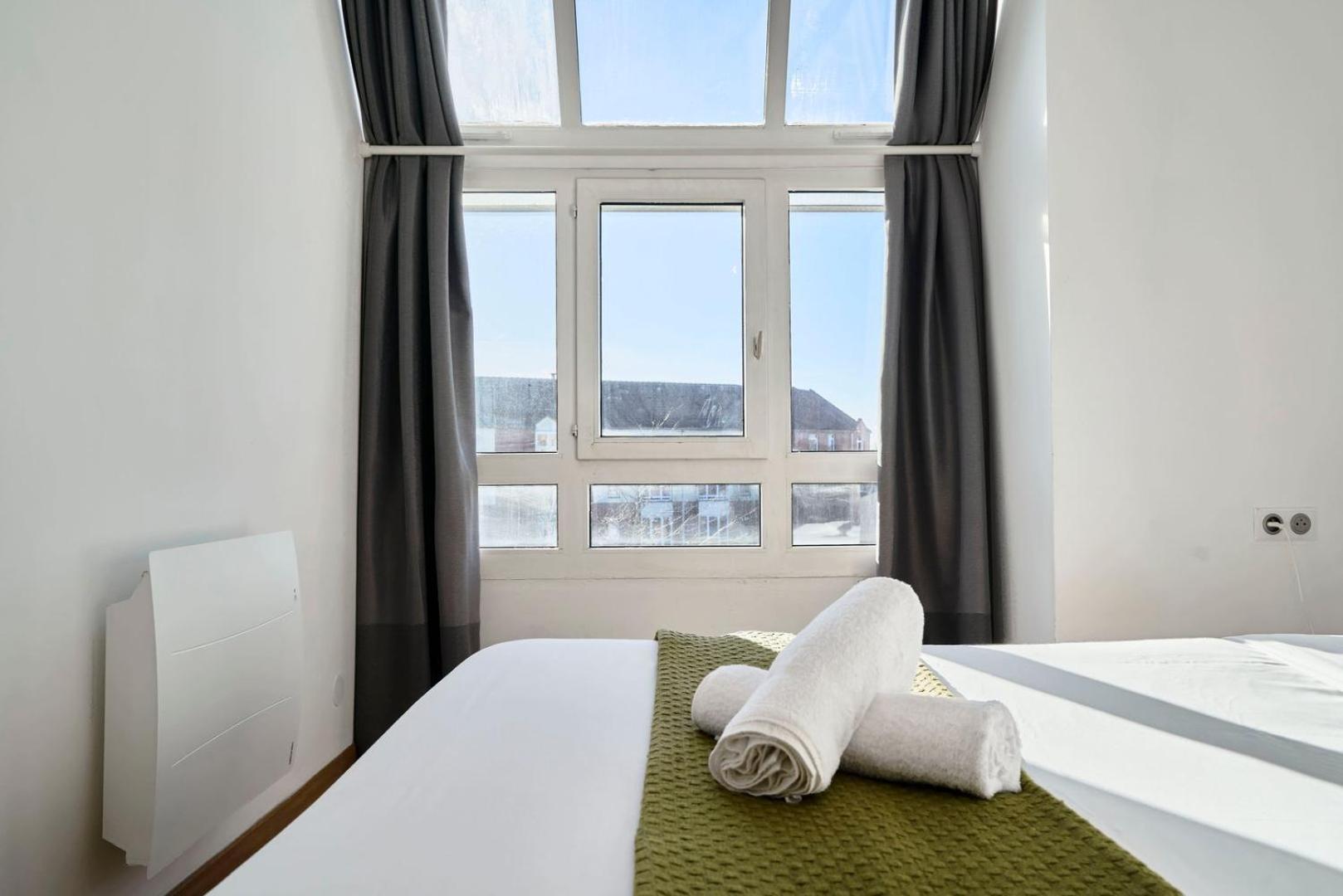 Bright apartment in hypercenter with parking